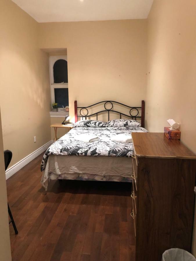 Guest House On The Carlton Street. Toronto Extérieur photo
